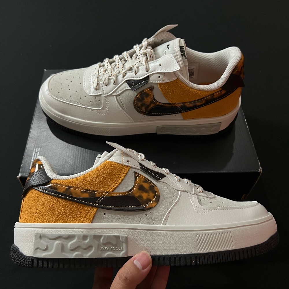 Nike Women's Sneakers in Cream and Orange